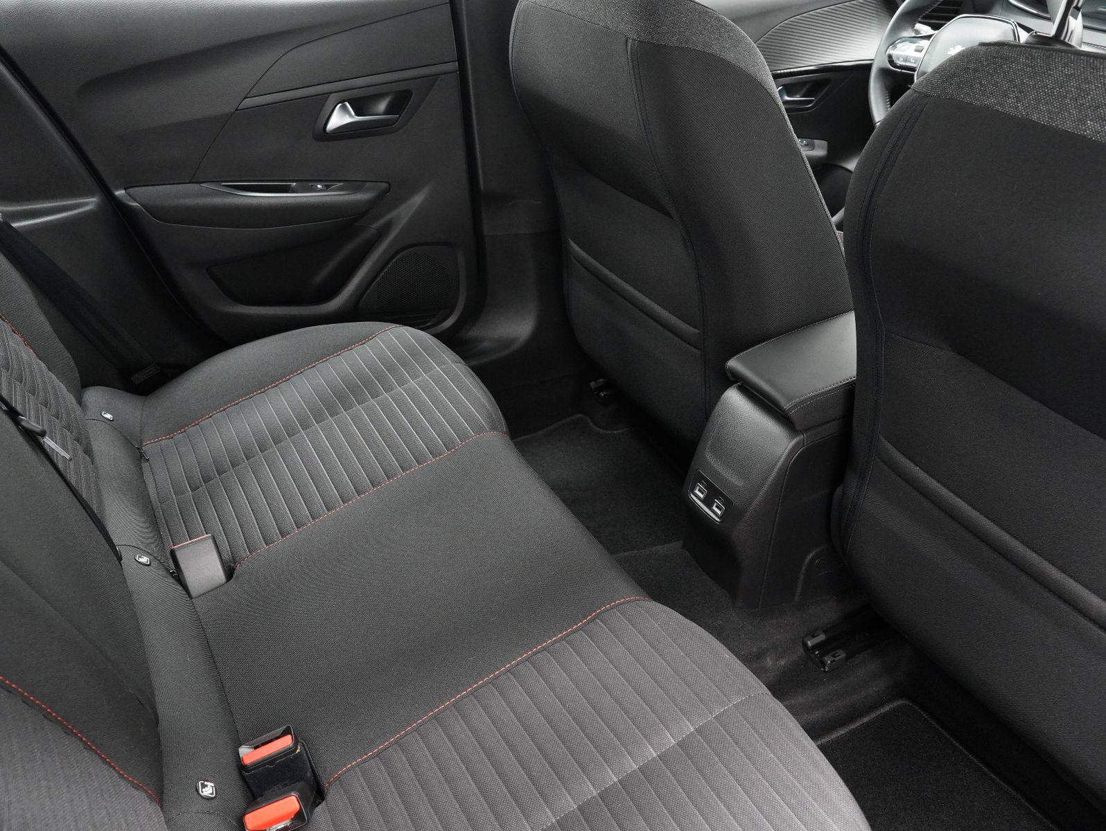 Fahrzeugabbildung Peugeot e- 208 136 Active Pack 50KWH/WÄRMEPUMPE/LED/SOH