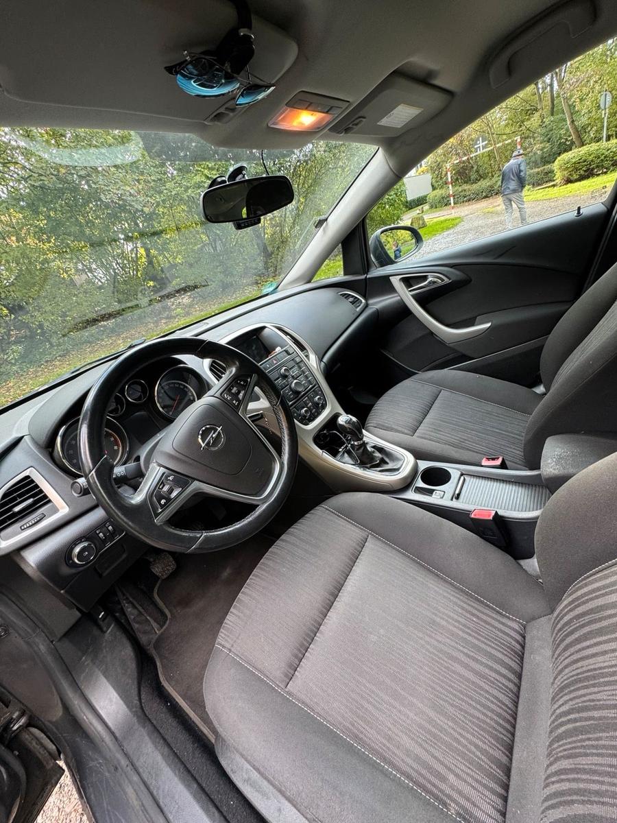 Opel Astra 2012 — photo 5