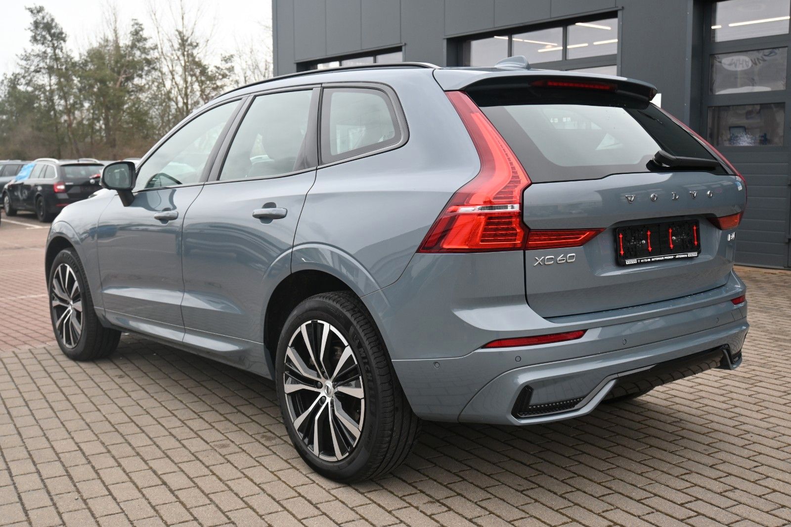 Fahrzeugabbildung Volvo XC60 B4 D AWD Plus Dark*STDHZG*360°*BLIS*ACC*AHK