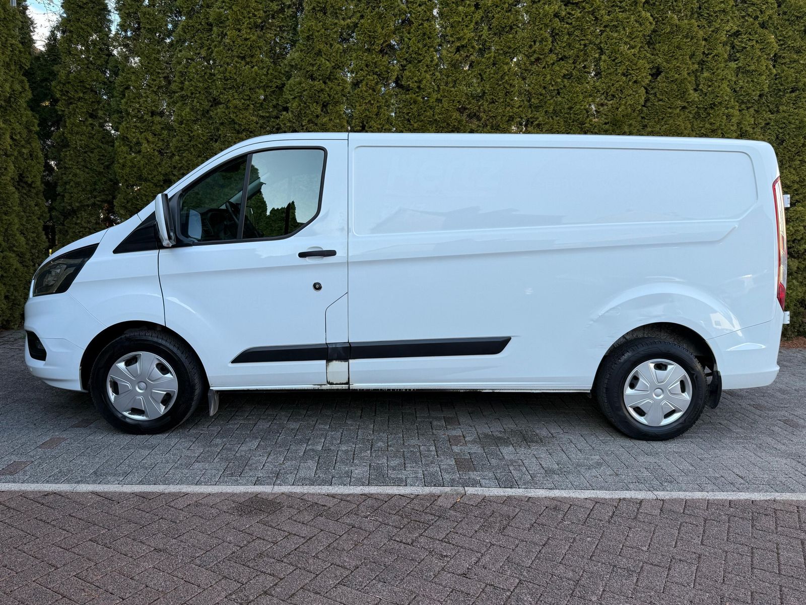 Fahrzeugabbildung Ford Transit Custom 300 L2 3Si+NAVI+SHZ+KAM+DAB+SYNC3