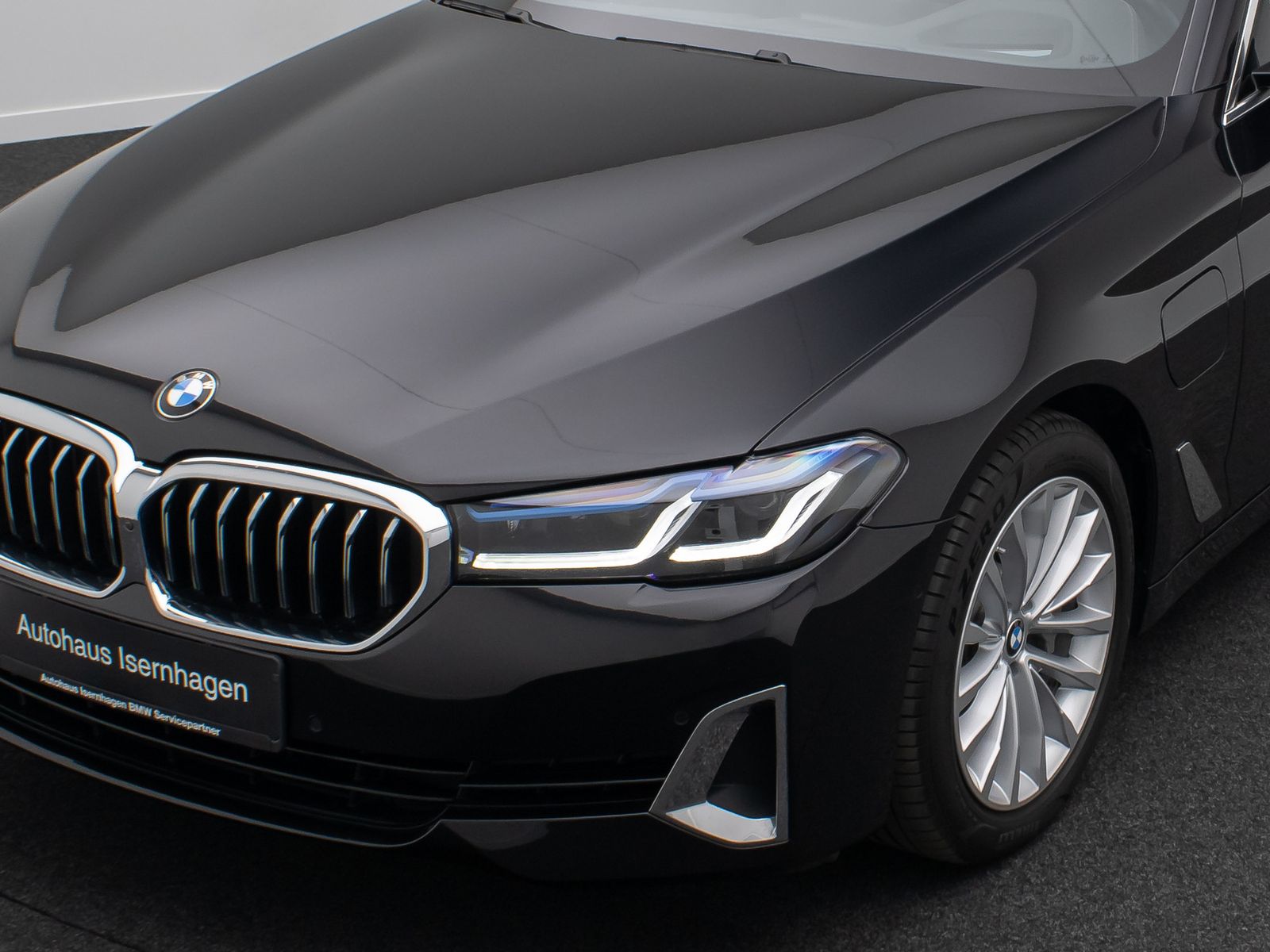 Fahrzeugabbildung BMW 530e Luxury Line 360° Laser DAB H/K SoftCl Sport