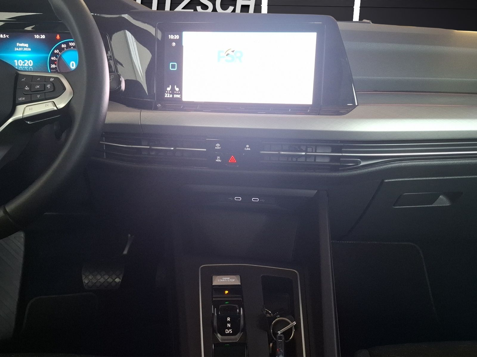 Fahrzeugabbildung Volkswagen Golf VIII Variant eTSI Life DSG LED+ Navi STHZ A