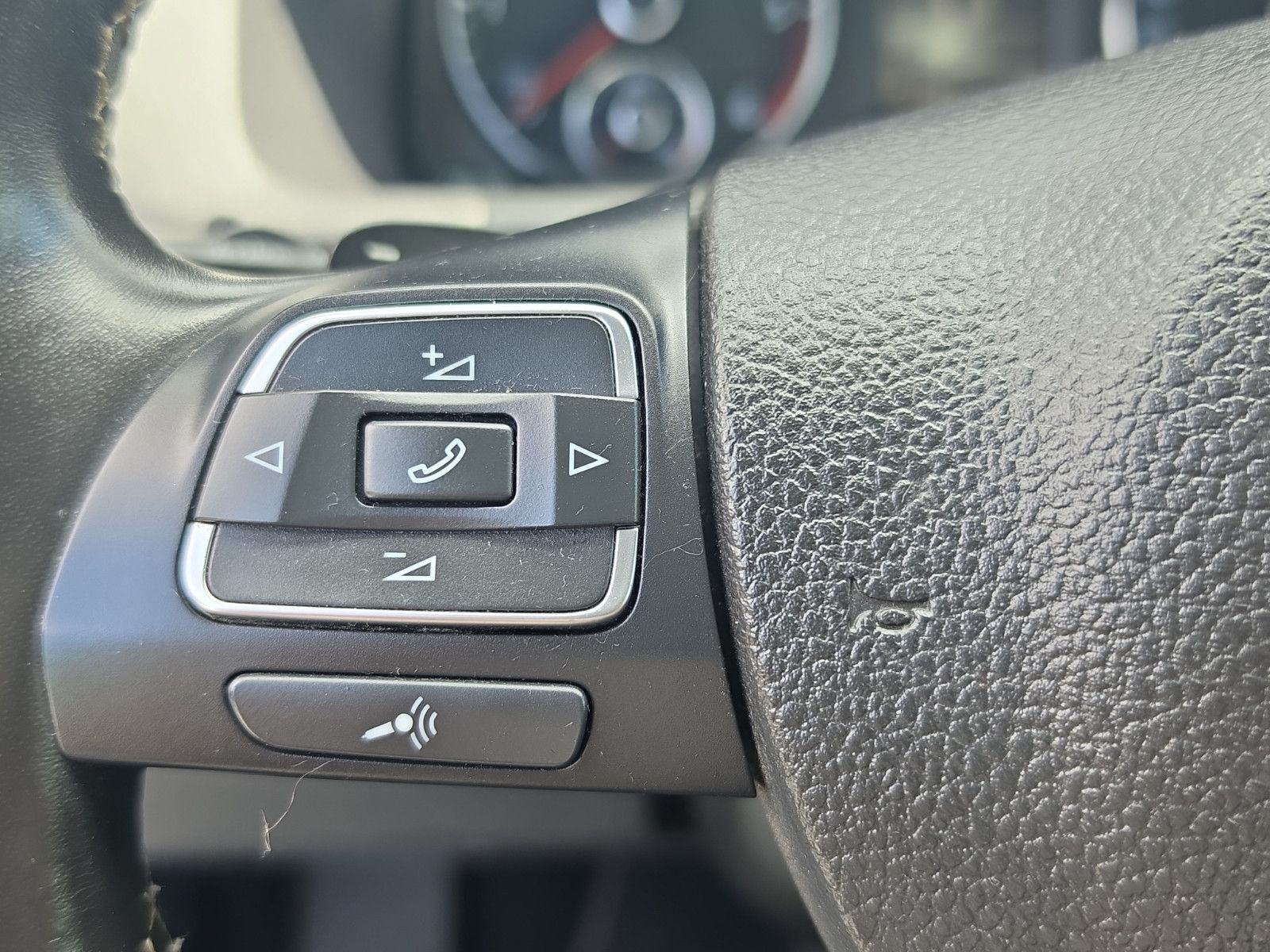 Fahrzeugabbildung Volkswagen Touran Match AUTOMATIK LEDER  PDC SHZ PDC