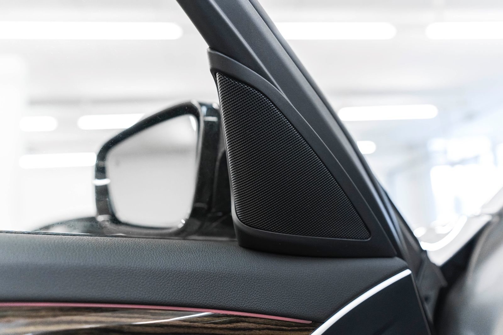 Fahrzeugabbildung BMW 530i xDrive M-Performance HUD LED KAM TOTW NAV