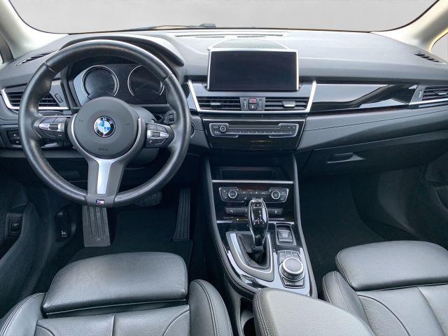 Fahrzeugabbildung BMW 220i Active Tourer Sport Line+LED+Navi+Leder+AHK