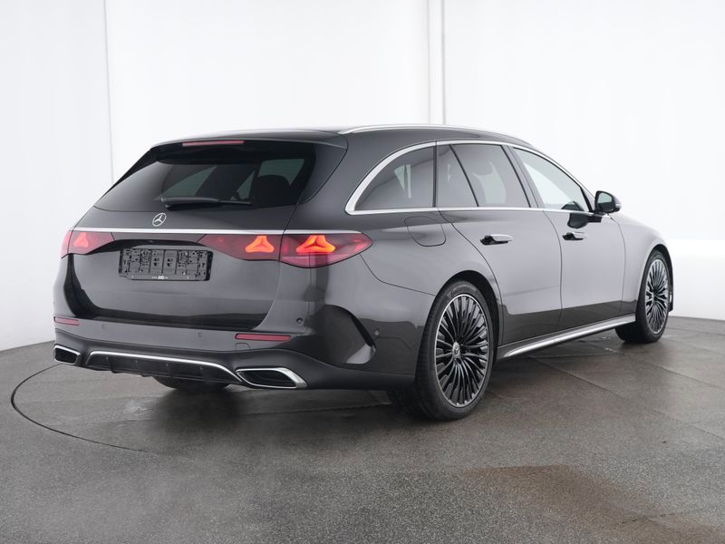 Fahrzeugabbildung Mercedes-Benz E 450 4M T AMG AHK Pano Superscreen Sitzklima