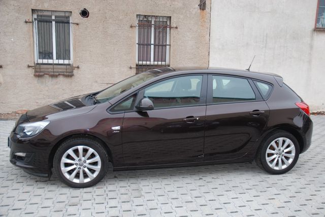 Opel Astra J Lim. 5-trg. Active