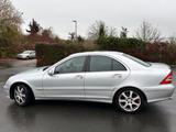 Mercedes-Benz C 230 CLASSIC Classic - Mercedes-Benz C 230 mit Benzin-Antrieb: Limousine, Schaltgetriebe