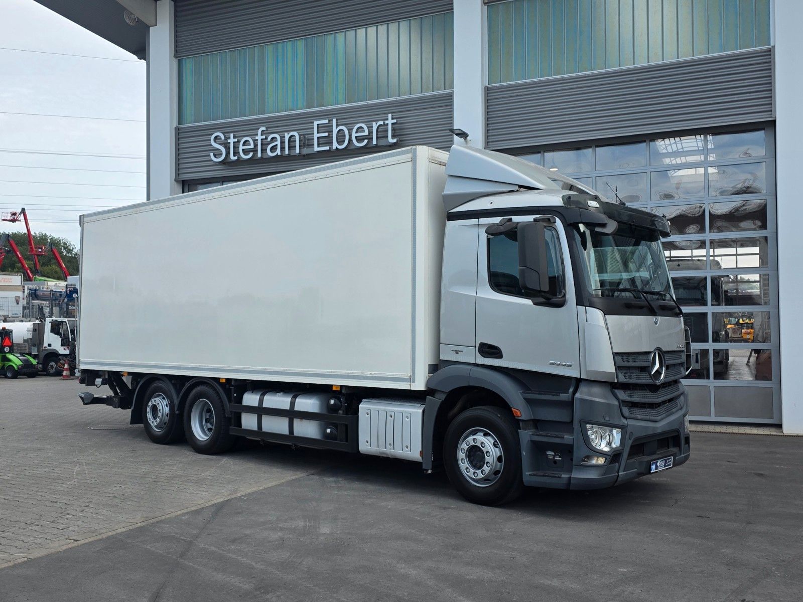 Fahrzeugabbildung Mercedes-Benz Actros 2545 L 6x2 LBW Bär Retarder Xenon AHK