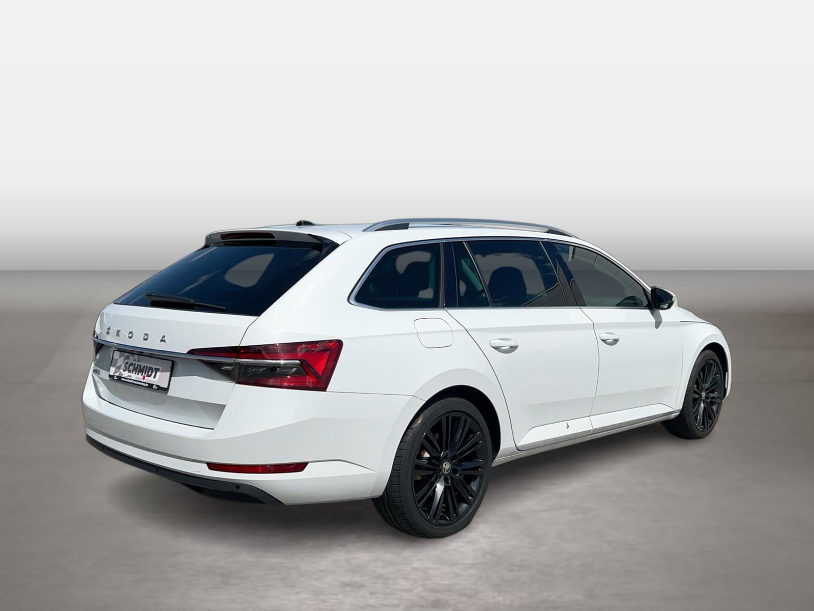 Skoda Superb Combi 2.0 TDI Style AHK RFK 19" NAVI ACC