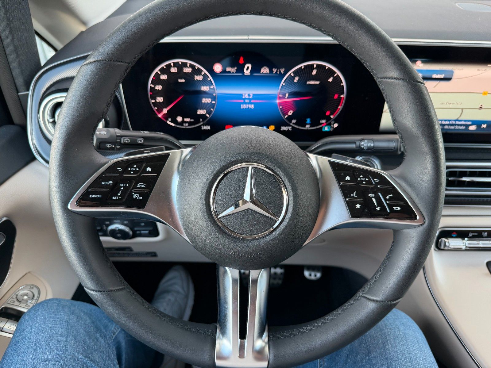 Fahrzeugabbildung Mercedes-Benz V 220 d Marco Polo AIRMATIC DISTRONIC AHK2,5to
