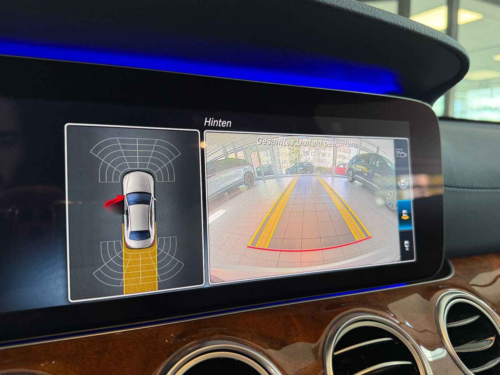 Fahrzeugabbildung Mercedes-Benz E 300 de/AMG/HEAD-UP/VIRTUAL/AMBIENTE/BURMESTER/