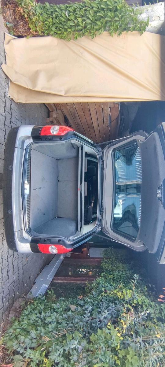 Renault Laguna 2005 — rear view