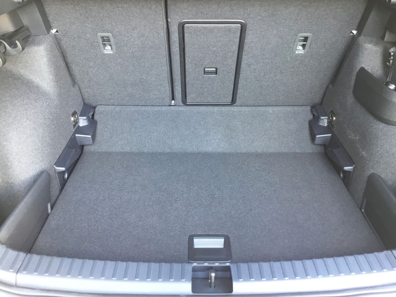 Fahrzeugabbildung SKODA Karoq 2.0l TSI DSG 4x4 Sportline+Pano+Standheizu