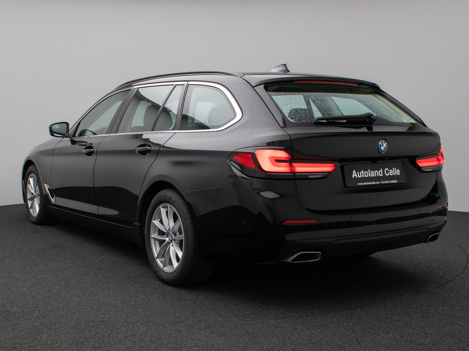 Fahrzeugabbildung BMW 520d xD Kamera HUD DAB 4xKlima Sport Leder Alarm