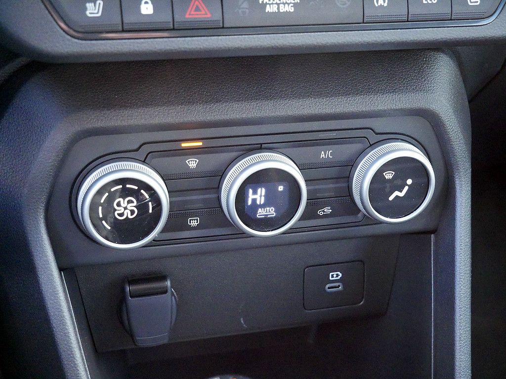 Fahrzeugabbildung Dacia Sandero Stepway Expression TCe 90