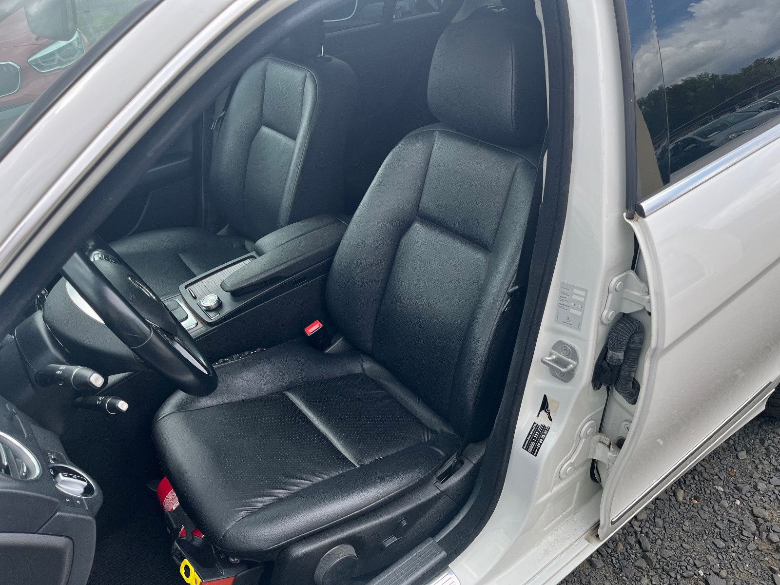 Fahrzeugabbildung Mercedes-Benz C 250 CDI 4MATIC Aut. Navi Leder Pano Standhzg