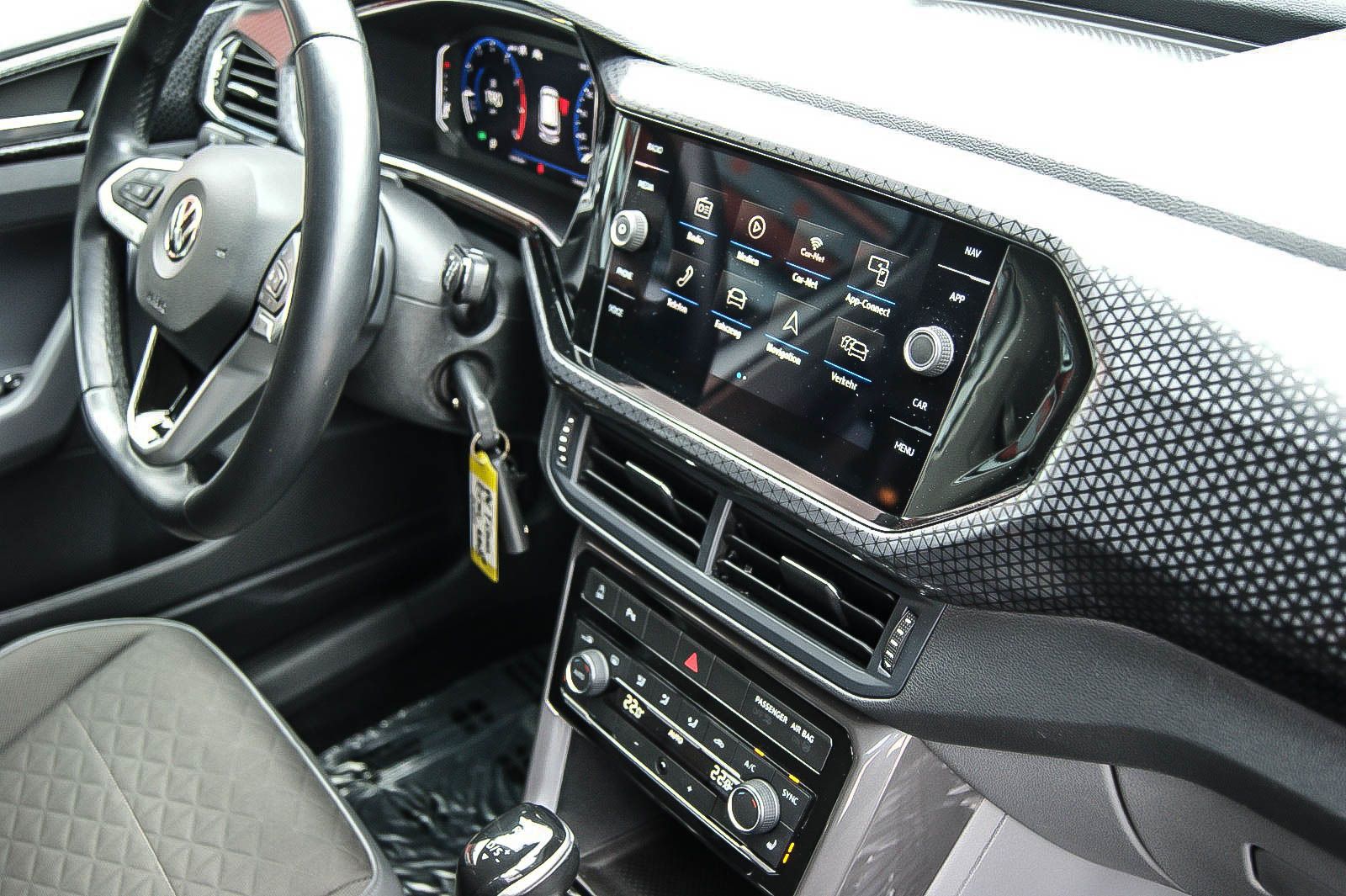 Fahrzeugabbildung Volkswagen T-Cross 10 Style DSG R-LINE VIRTUAL NAVI ACC 18'