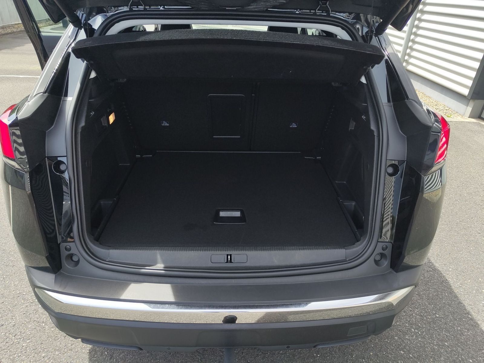Fahrzeugabbildung Peugeot 3008 1.2 PureTech 130 Allure AHK