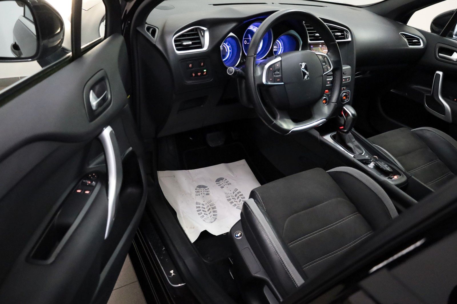 Fahrzeugabbildung DS Automobiles DS4 Crossback T.Leder,Navi,Kamera,SH,