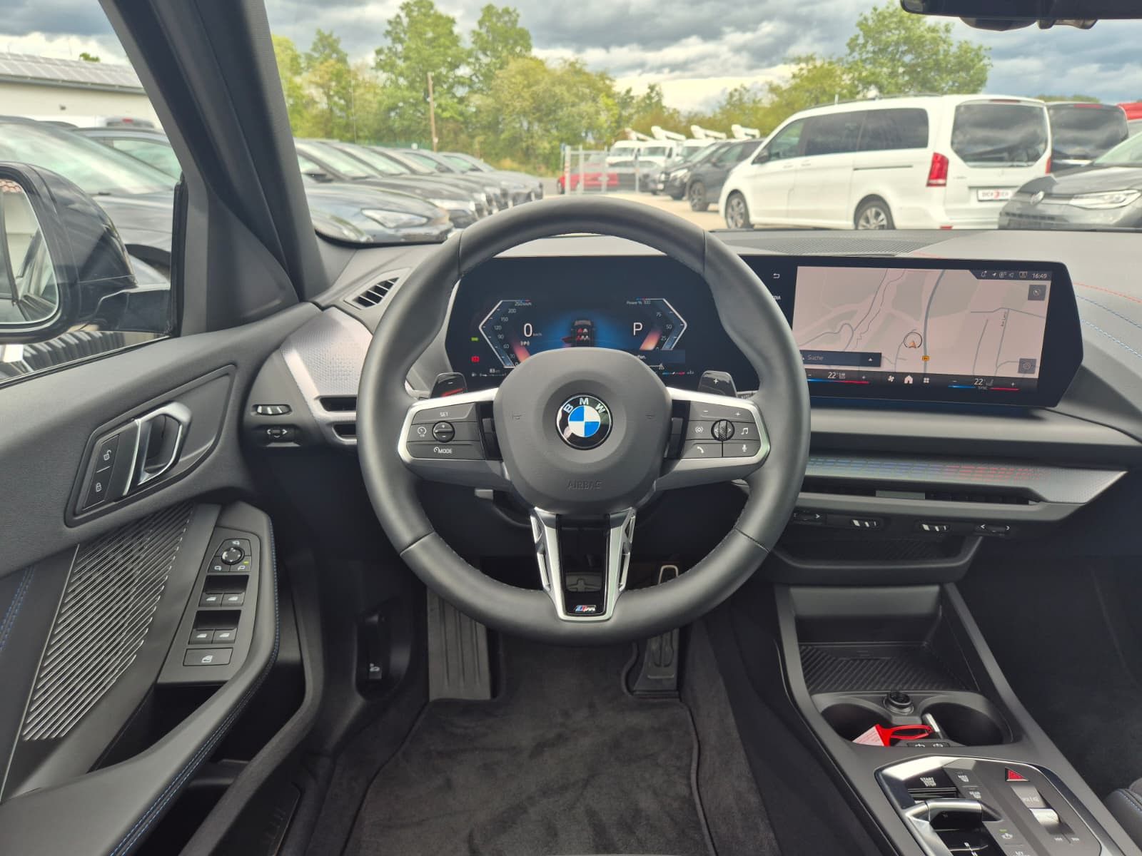 Fahrzeugabbildung BMW 120 i M Sport Adaptiv LED*PANO*AHK*M Alcantara