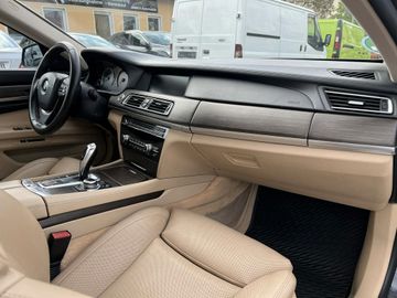 BMW 750 - 3