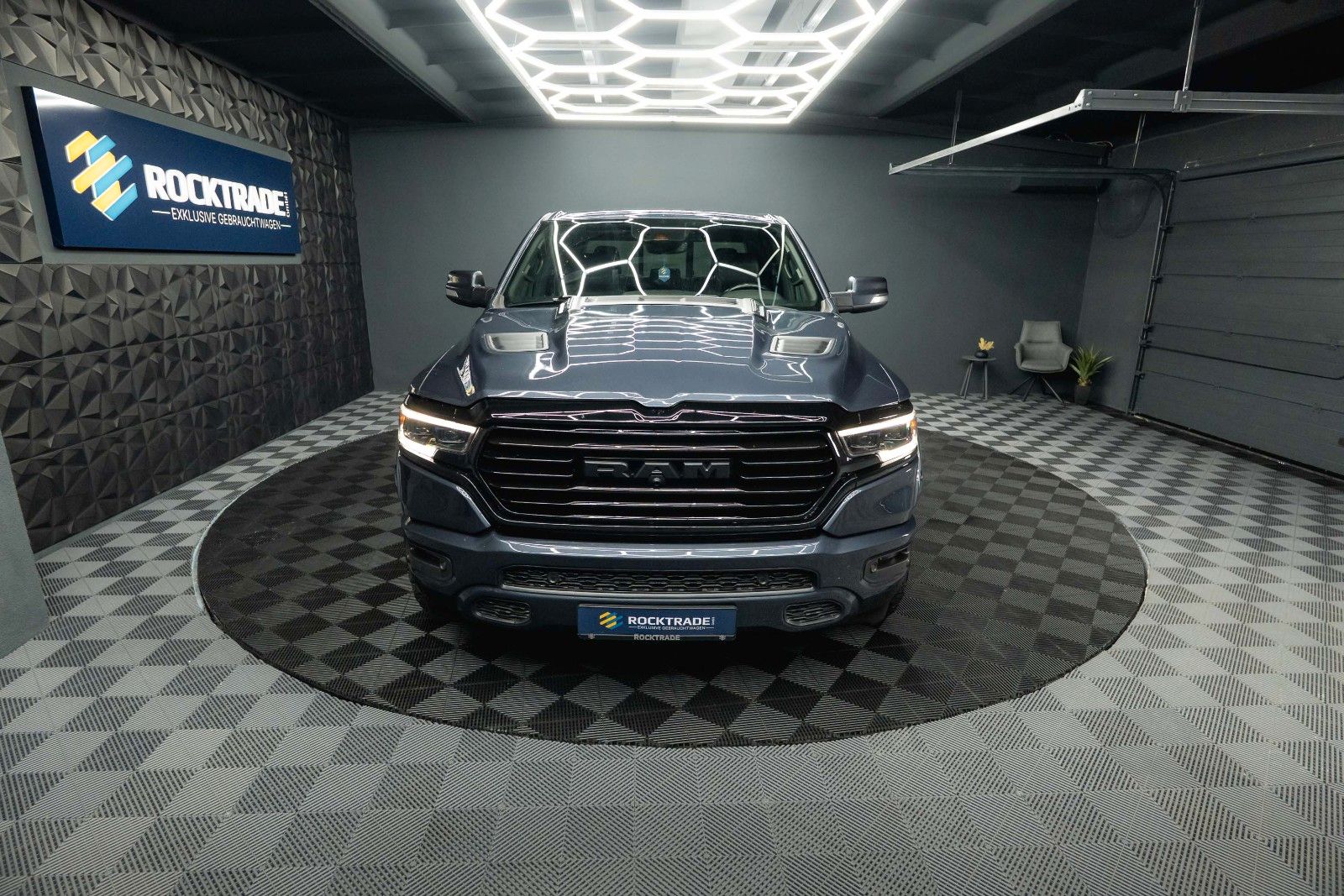 Fahrzeugabbildung Dodge RAM 5.7 V8 HEMI 4x4 OFFROAD Night Limited 19%