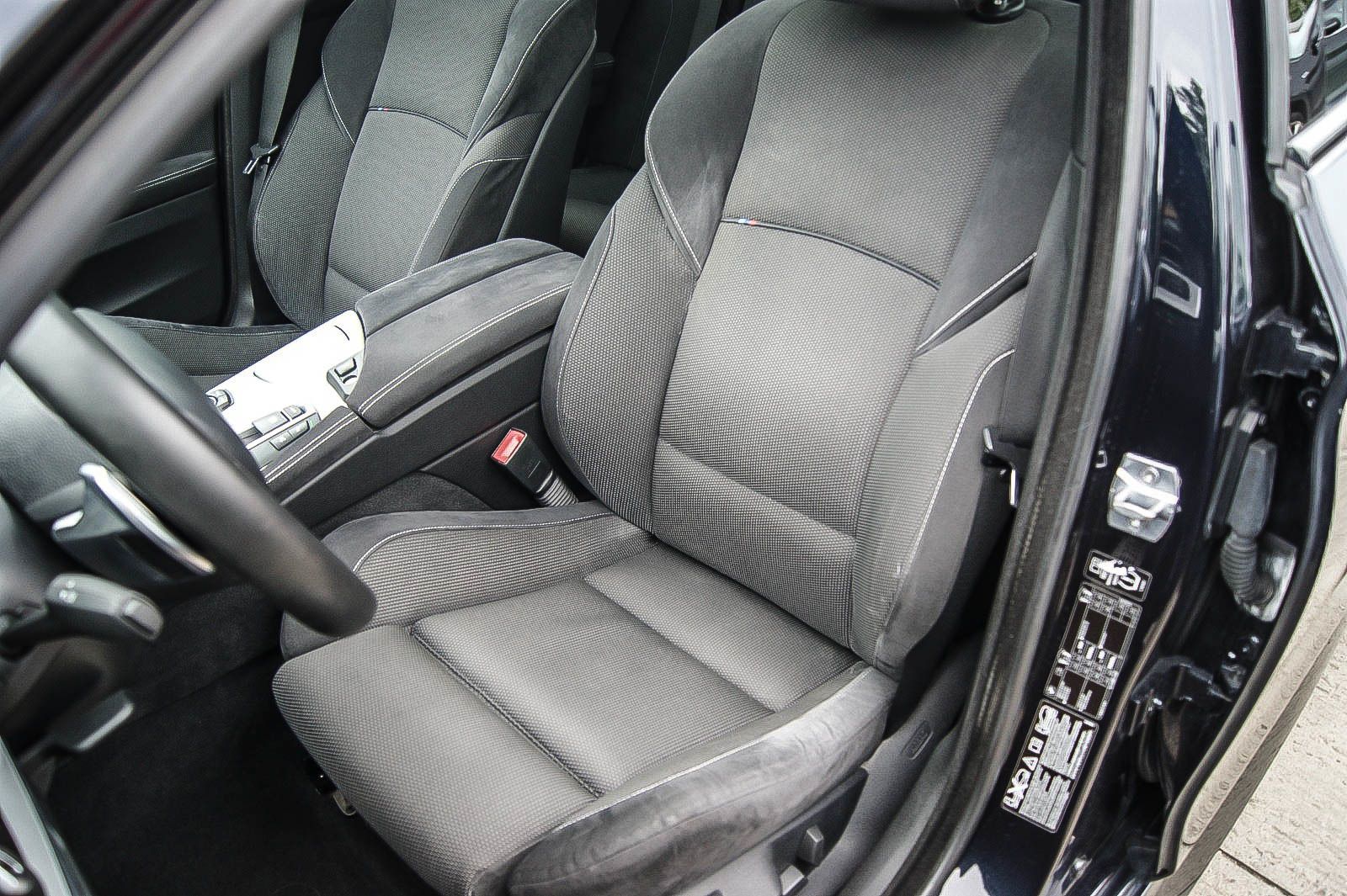 Fahrzeugabbildung BMW 525 d xDrive M-Sport SPORTPAKET SCHIEBEDACH STHZ