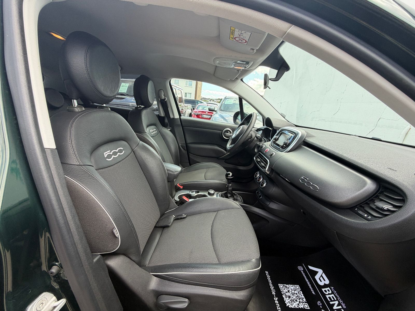 Fahrzeugabbildung Fiat 500X Cross/ UConnect / Fahrassistenz/Design-Kit