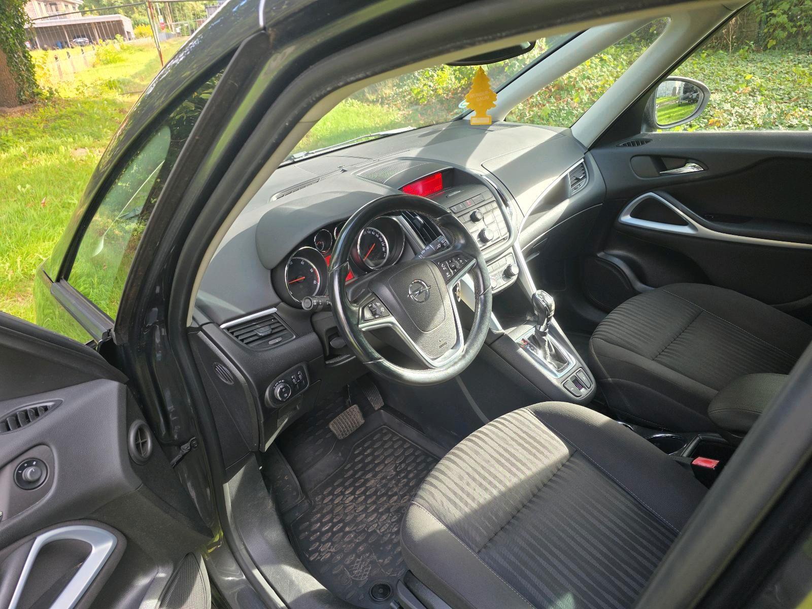 Opel Zafira 2012 — photo 10