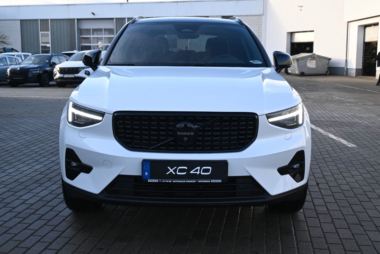 Fahrzeugabbildung Volvo XC40 B4 DKG Plus Black Edition*STDHZG*360*ACC