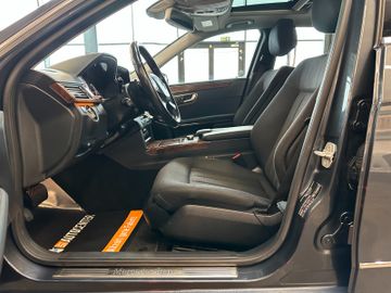 MYAUTOCENTER – Gebraucht- und Jahreswagen mit Werkstattservice in Pfaffenhofen Mercedes-Benz E 220 CDI Limousine BlueEfficiency *2. Hand*SHZ*