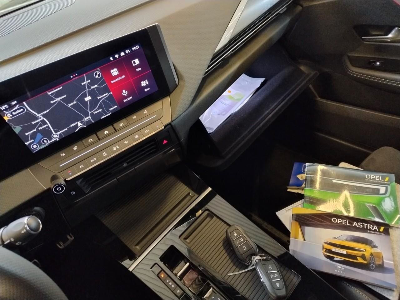 Fahrzeugabbildung Opel Astra L ST 1.2T ULTIMATE NAVI/LED/VIRTUAL/SH/DAB