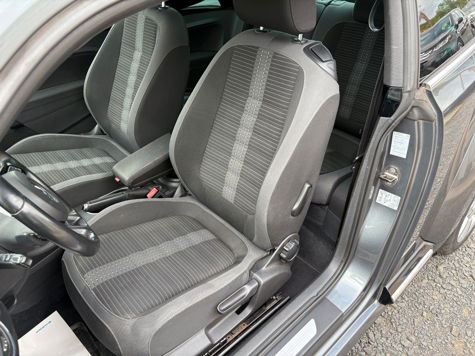 Fahrzeugabbildung Volkswagen Beetle 2.0 TSI DSG SPORT Navi Pano Xenon 147 kW