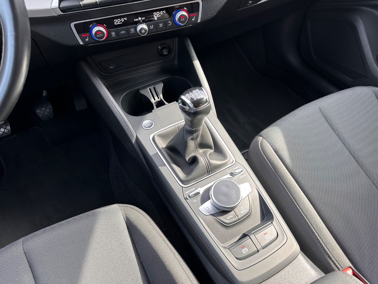 Fahrzeugabbildung Audi Q2 35 TFSI Navi/Virtual/APP/eHeck/RFK/PDC/LED