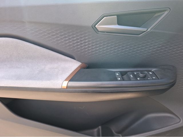 Born PDC SHZ KAMERA NAVI ACC AKTIVSITZE LED