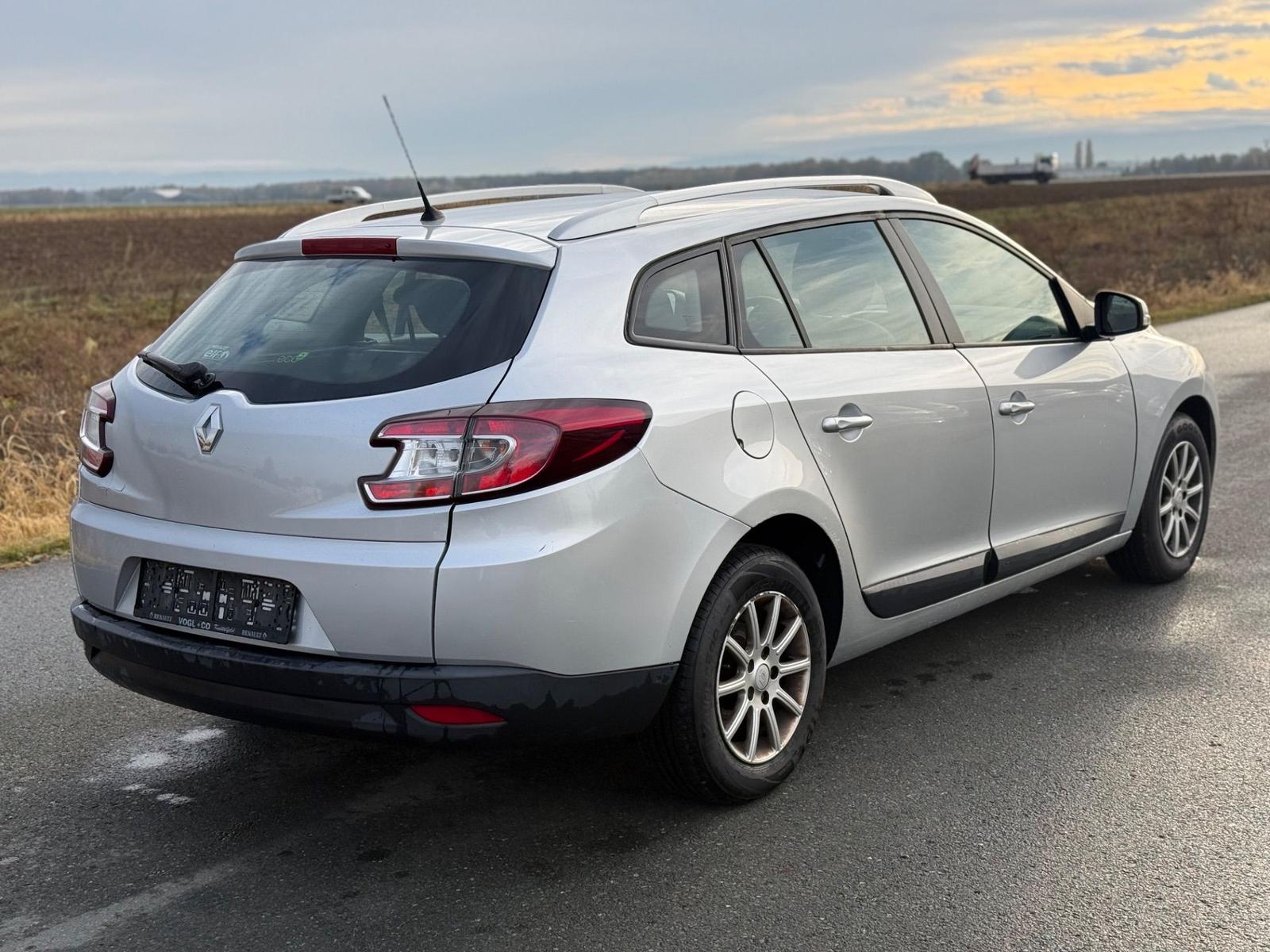 Renault Megane 2010 — engine 1.461 cm³, 90 HP (66kW)