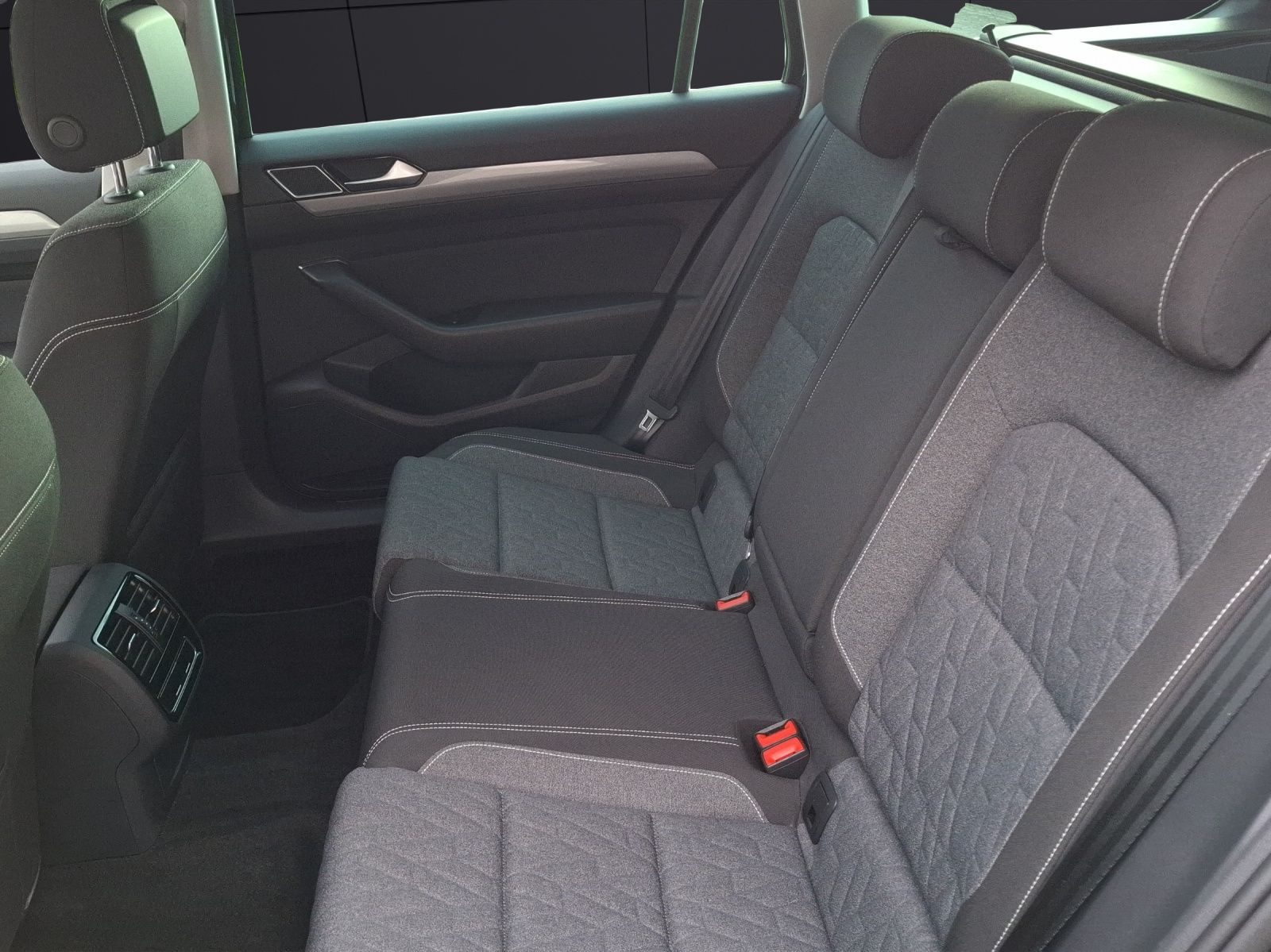 Fahrzeugabbildung Volkswagen Passat Variant TDI Business DSG Matrix Navi ACC