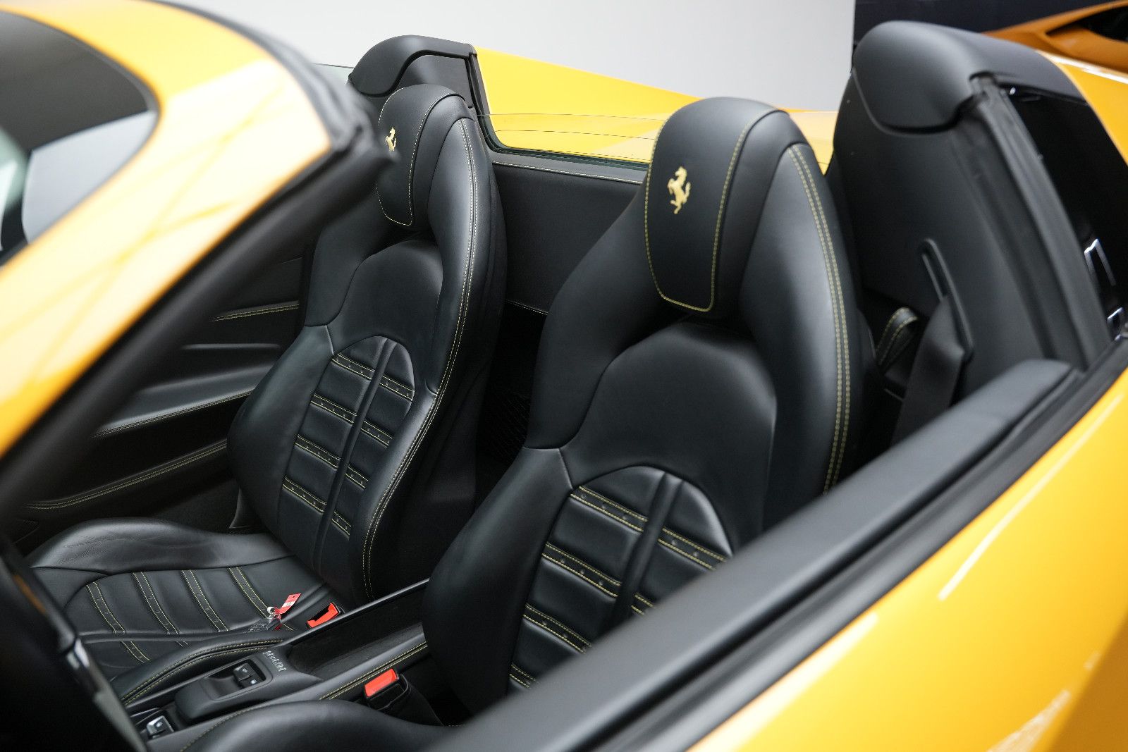 Fahrzeugabbildung Ferrari F8 Spider Giallo Modena *Lift*Carbon*Kamera*