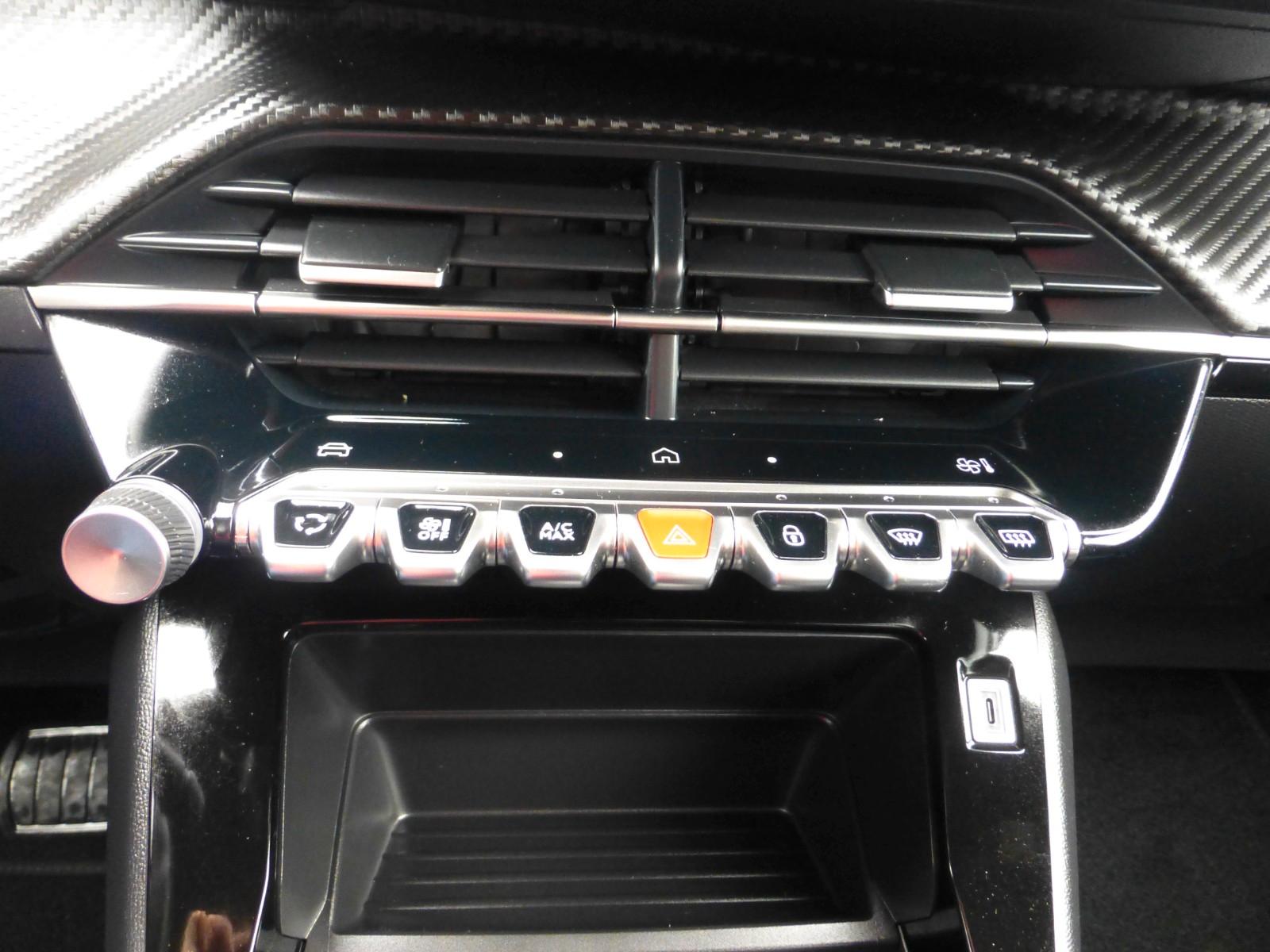Peugeot 2008 Hybrid 136 Style *PDC, DAB, APPLE CAR PLAY*