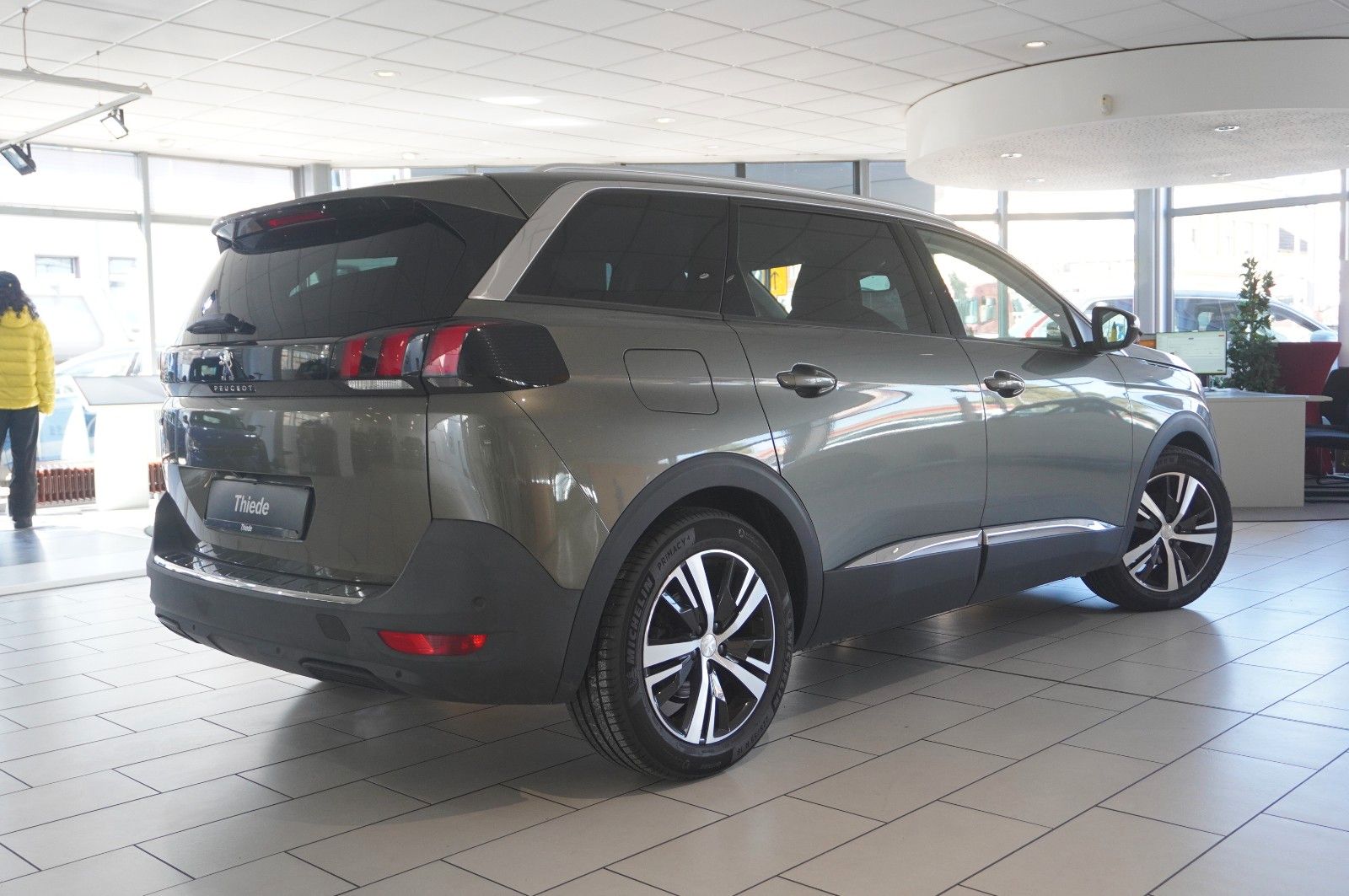 Fahrzeugabbildung Peugeot 5008 1.6D ALLURE 7-SITZER NAVI/KAMERA/SHZ/SPORT