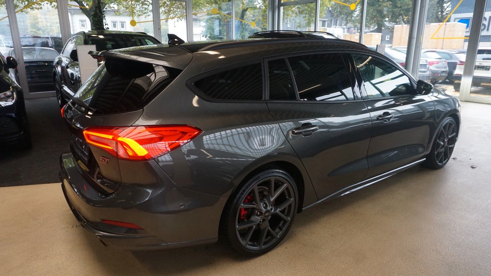 Fahrzeugabbildung Ford Focus Turnier ST * RECARO * PERFORMANCE *