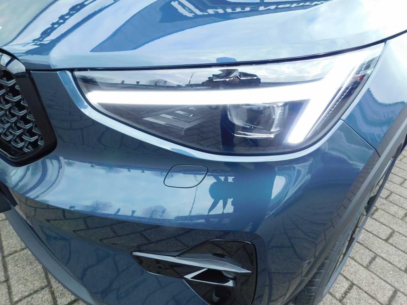 Fahrzeugabbildung Volvo XC40 B4 Plus Black Edition