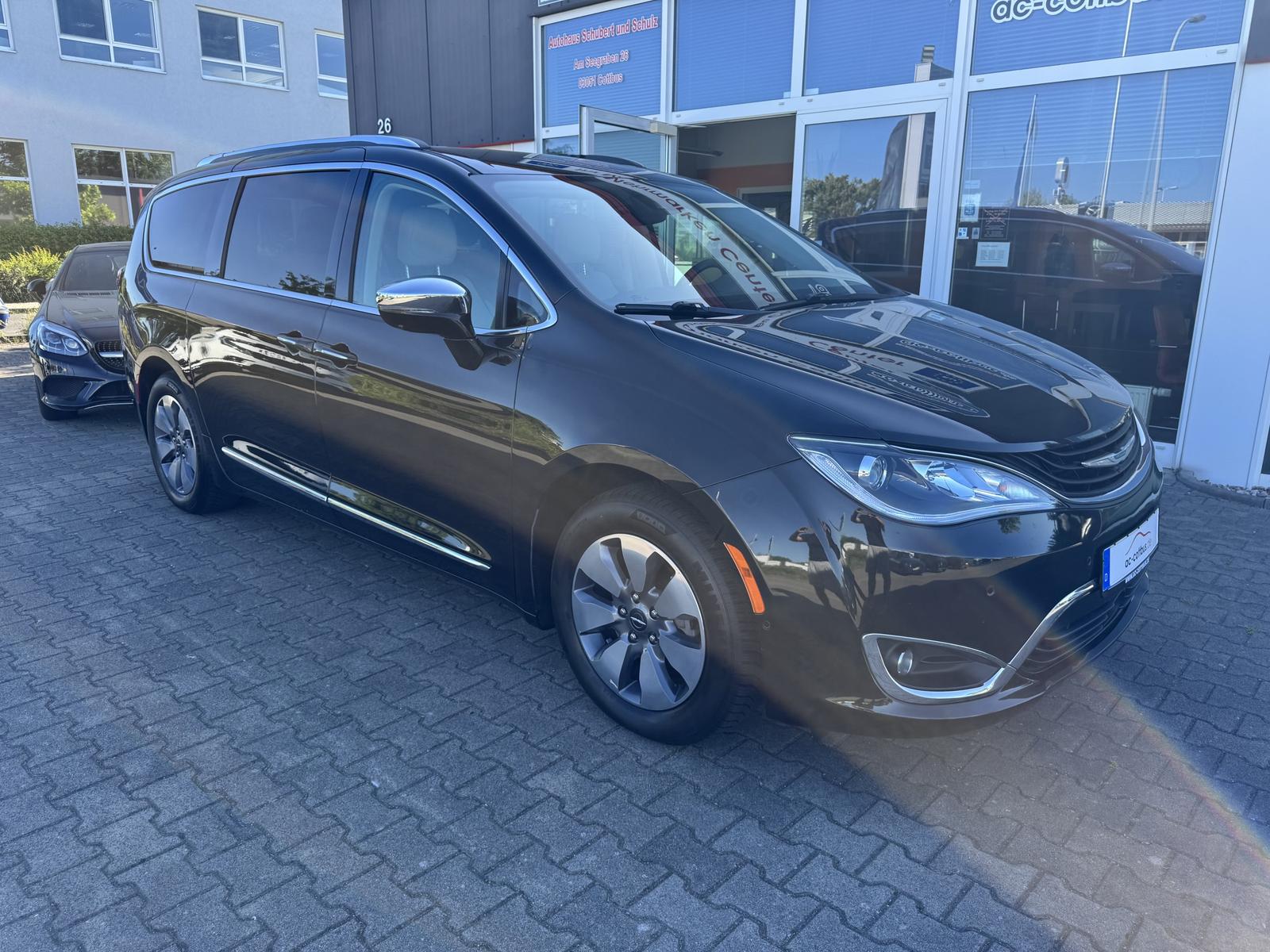 Chrysler Pacifica 3.6 V6 PHEV Limited 7-Sitze AHK Voll!