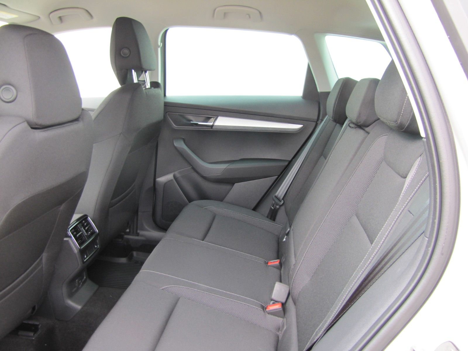 Fahrzeugabbildung SKODA Karoq Selection 2.0l TDI 150PS 7-Gang DSG 4x4