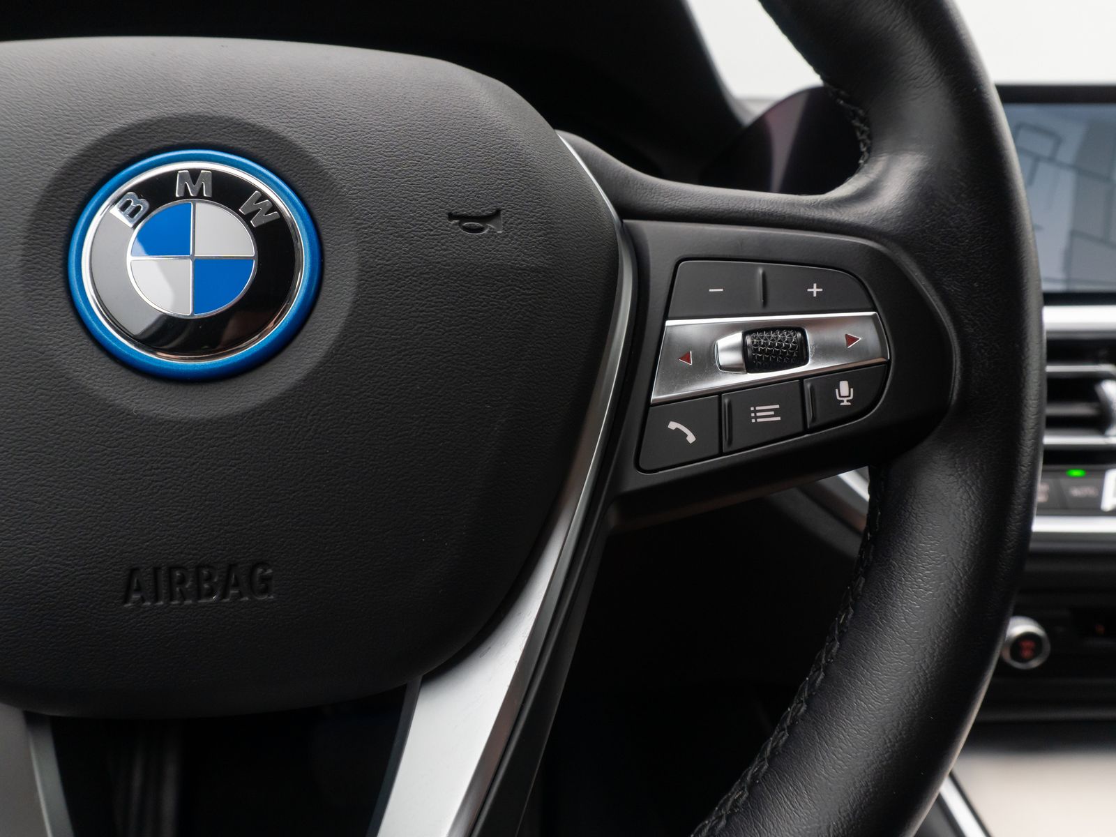 Fahrzeugabbildung BMW 330e xD Sport Line DAB Kamera AHK Alarm 18Zoll