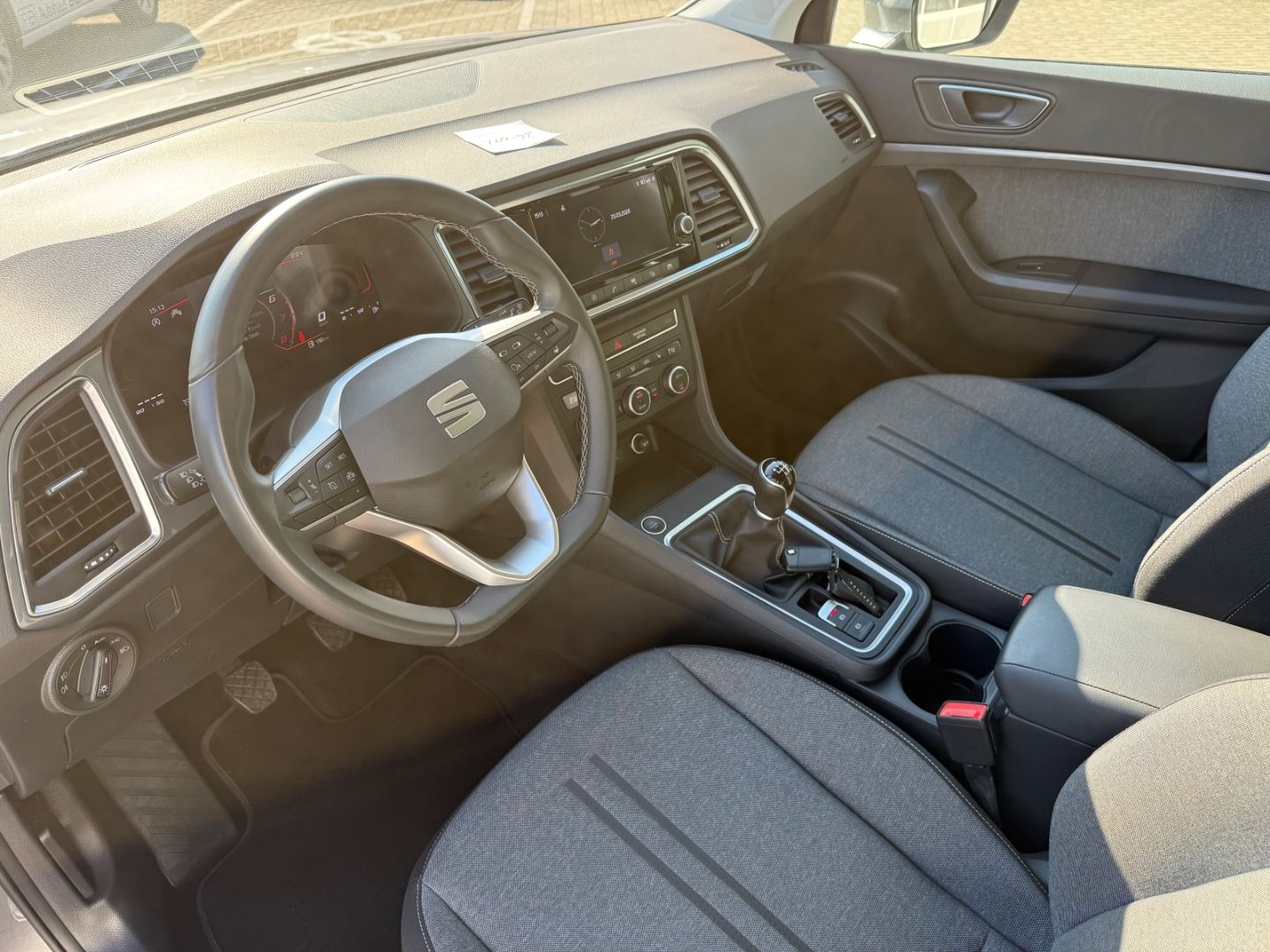 Fahrzeugabbildung SEAT Ateca Style Digitales Cockpit LED Navi AHK RFK D