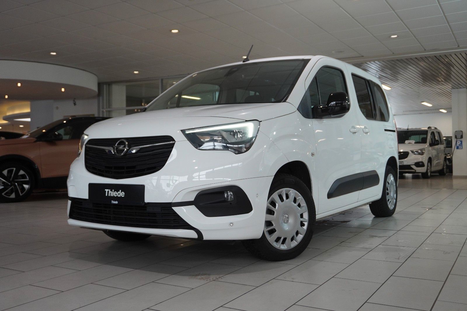 Fahrzeugabbildung Opel Combo-e LIFE ELEGANCE 11KW NAVI/KAMERA/VIRT./DAB