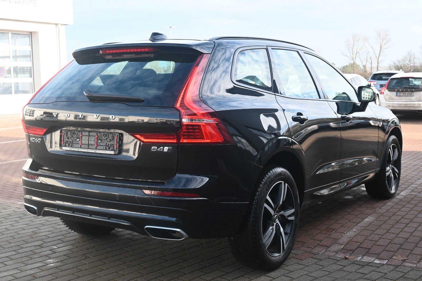 Fahrzeugabbildung Volvo XC60 B4 D Autom AWD R-Design*STDHZG*RFK*ACC