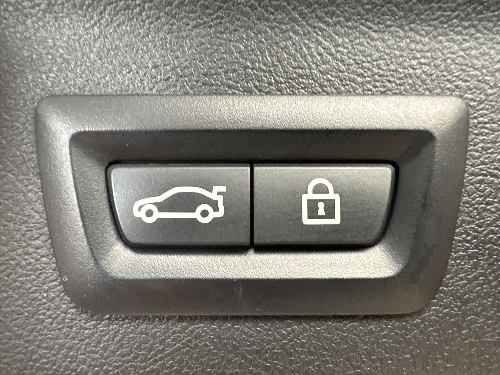 Fahrzeugabbildung BMW X3 M40d xDrive NAV+LED+PANO+AHK+STHZG+HEAD-UP